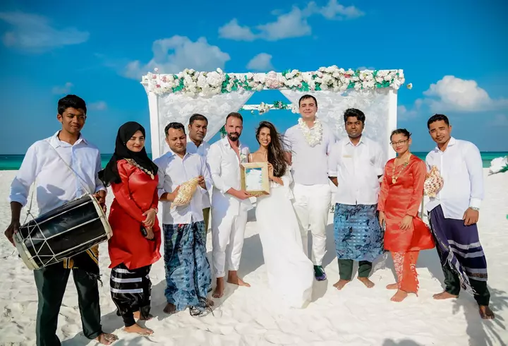 Câți bani câștigă Micutzu, regizorul filmului "Teambuilding". Cosmin Nedelcu este implicat în mai multe afaceri