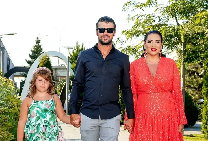 Oana Roman, replică acidă după ce sora ei, Catinca, a numit-o bolnavă și a acuzat-o că minte în privința cheltuielilor pentru mama lor: „Eu sunt bolnavă? Nu mai las pe nimeni să mă calce în picioare”