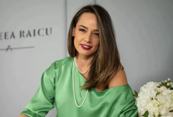"Știu exact cine sunt. Știu exact care-mi este valoarea! Eu nu am nevoie de un bărbat, eu îmi doresc un bărbat. E o diferență pentru care am muncit foarte mult". Ce așteptări are Andreea Raicu, la 47 de ani, într-o relație și cum vede partenerul ideal