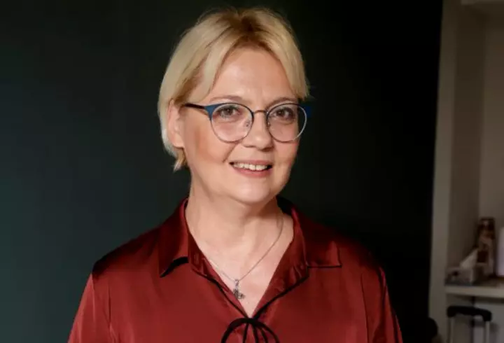 Rețeta de prăjitură cu mere, fără făină albă, unt și lapte