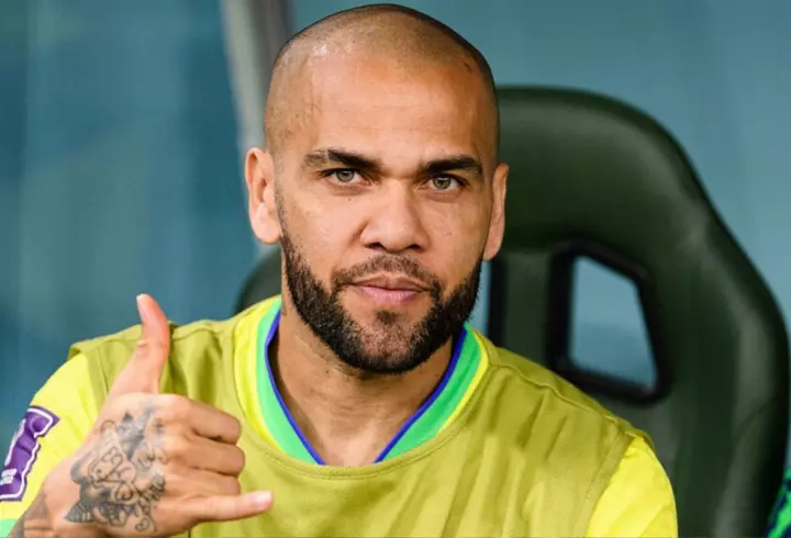 O fată de 13 ani ar fi fost agresată sexual de un bărbat de 75 de ani, într-un autobuz din București. Suspectul a fost arestat