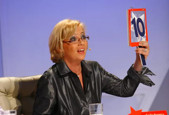 Cum arată Elena Băsescu nemachiată și fără filtre de înfrumusețare. Fiica fostului președinte, fotografiată pe stradă într-o ținută casual