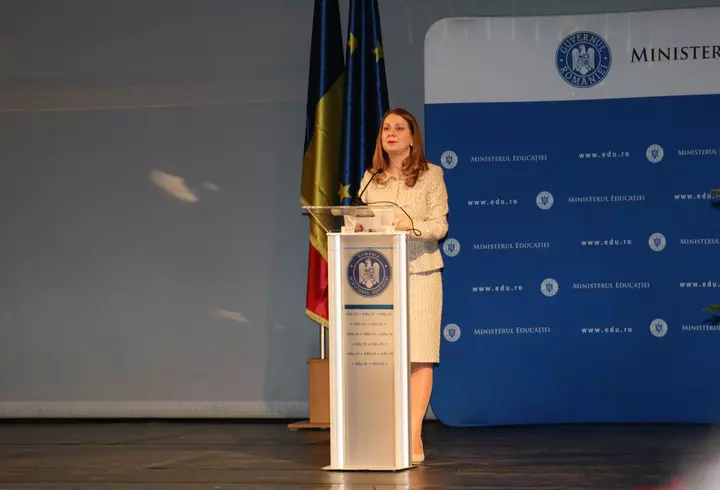 Un profesor de la Seminarul Teologic Ortodox din Baia Mare este acuzat că le-a făcut avansuri elevelor minore: "Poate vei ajunge să mă cunoști mai bine..."