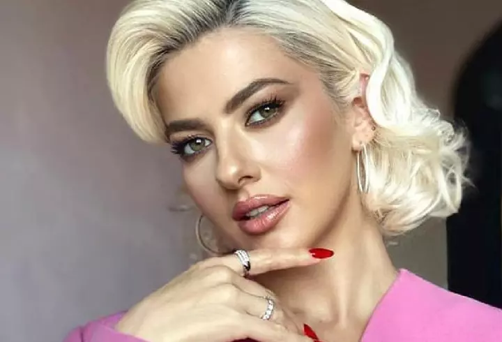 Cum arată actrițele Mirela Zeța și Andreea Grămoșteanu, la 17 ani de la lansarea serialului Mondenii. Încă unt prietene și au ieșit împreună, la terasă