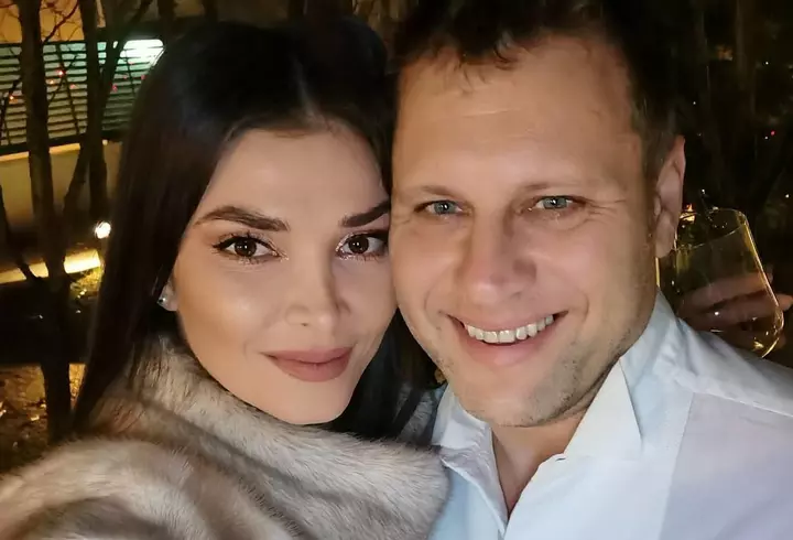 Cum arată casa de la țară a lui Puya. Este din lut și cu numeroase motive tradiționale: ”Lumea ar veni cu un buldozer și ar lua tot să ducă la gunoi”