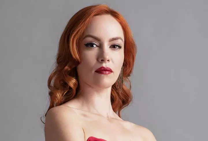 Elena Merișoreanu și-a reluat activitatea profesională, la nici 3 luni de la operația la picior. Nu a renunțat însă la cârje: „Mă mai sprijin în ele. Medicul mi-a dat voie să...” / EXCLUSIV