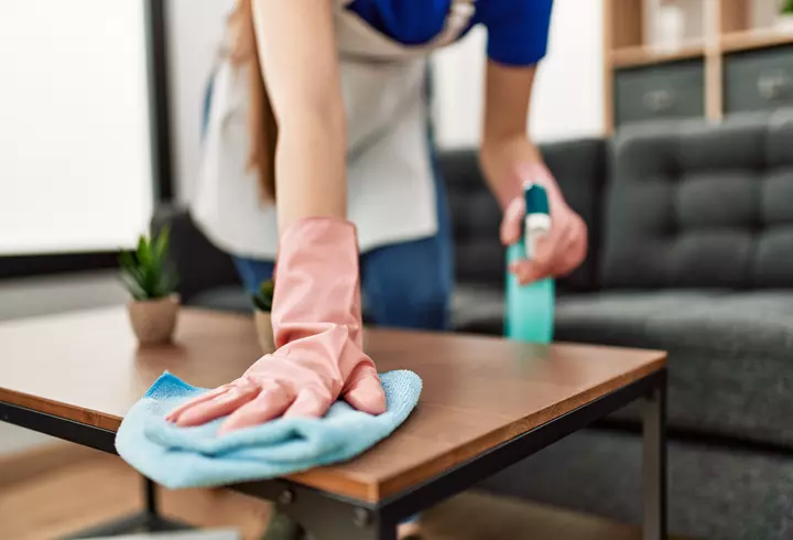 Un profesor de la Seminarul Teologic Ortodox din Baia Mare este acuzat că le-a făcut avansuri elevelor minore: "Poate vei ajunge să mă cunoști mai bine..."