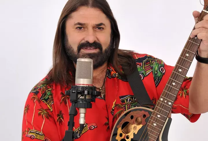 Cum arată casa lui Denis Roabeș de la The Motans. Ce obiect inedit are în living: „Îmi aduce mereu aminte cine sunt”