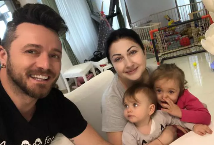 Cum s-a distrat Florin Salam cu familia lui, la scurt timp după ce a fost dat afară de la nunta din Craiova: "100 de ani de bucurie". A dansat în plină stradă