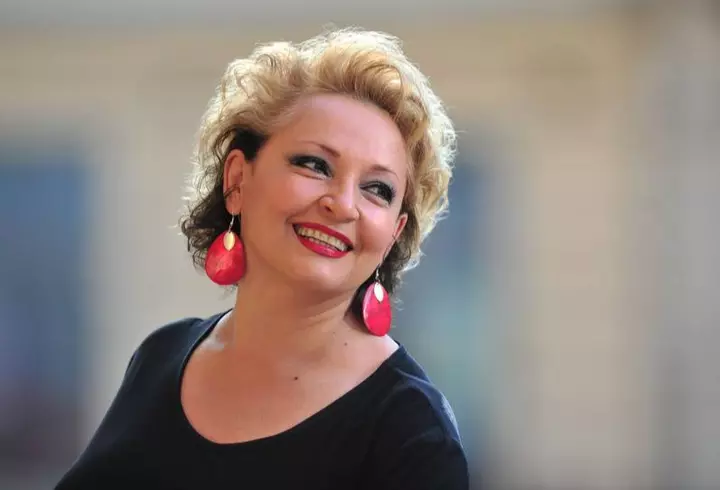 De ce s-a refugiat Nadine în alcool și cum a reușit să scape de vicii: „Eu fumez și beau de la 14 ani”. Ce educație îi oferă fiului ei