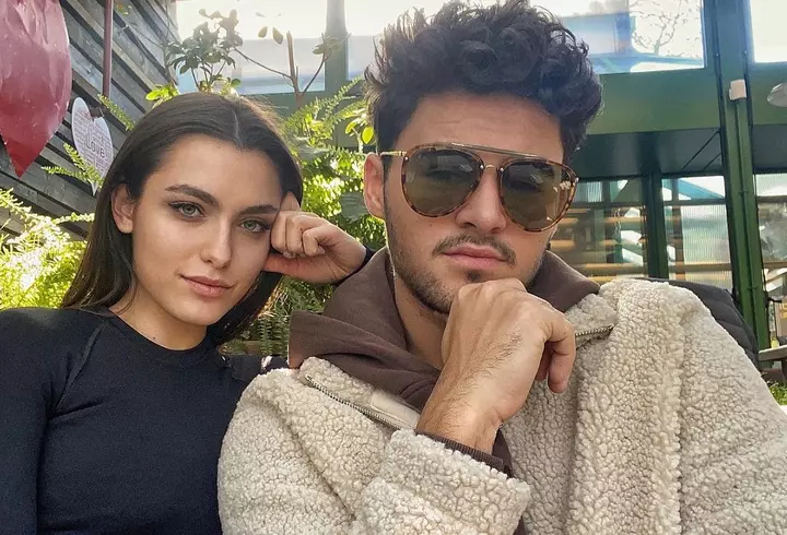 Cum s-a distrat Florin Salam cu familia lui, la scurt timp după ce a fost dat afară de la nunta din Craiova: "100 de ani de bucurie". A dansat în plină stradă