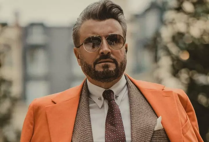 Jador a fost amendat după scandalul de la concertul din Deva: "Ce înseamnă asta?". Artistul a fost luat pe sus de jandarmi