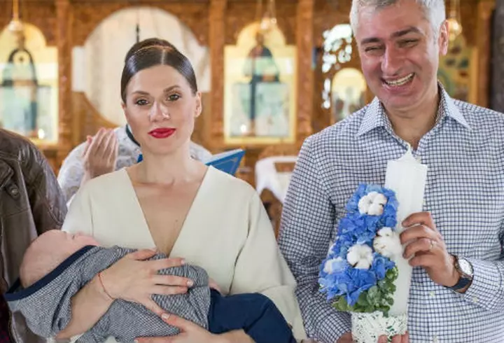 Cum s-a distrat Florin Salam cu familia lui, la scurt timp după ce a fost dat afară de la nunta din Craiova: "100 de ani de bucurie". A dansat în plină stradă