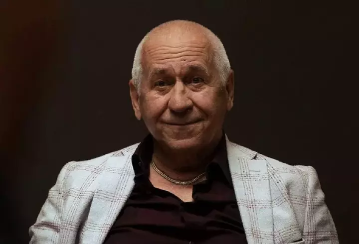 Cum s-a distrat Florin Salam cu familia lui, la scurt timp după ce a fost dat afară de la nunta din Craiova: "100 de ani de bucurie". A dansat în plină stradă