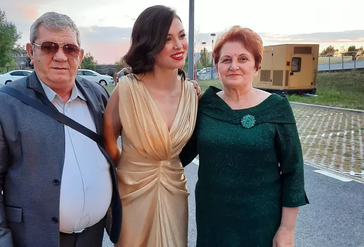 Cum resimt copiii Deei și ai lui Dinu Maxer divorțul părinților. Fiica lor încă nu știe adevărul: „I-am spus că avem casa fetelor și casa băieților”