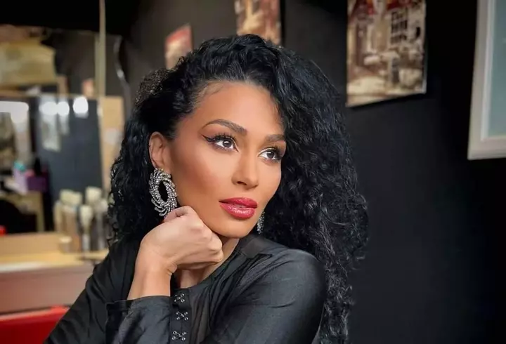 Cât costă rochia roz purtată de Andreea Antonescu la botezul fiicei sale. A avut două ținute superbe