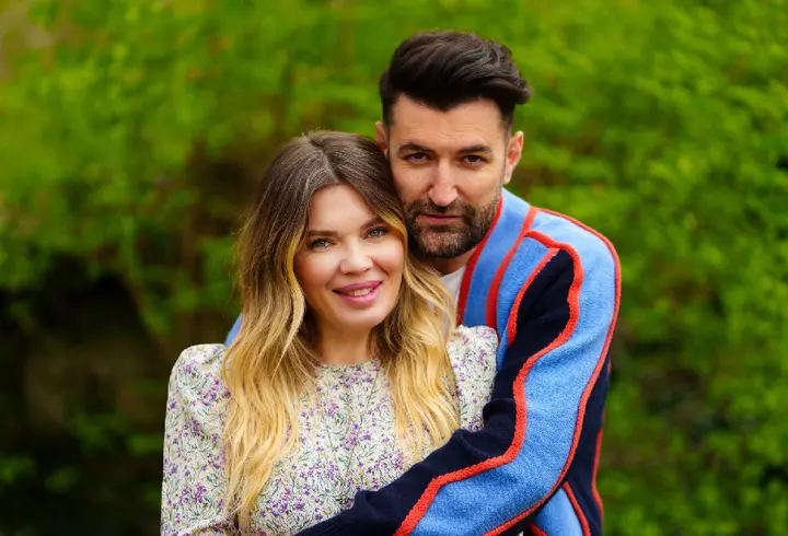 Cum se descurcă Alex Velea cu cei trei copii atunci când rămâne singur: „În formula asta, sunt periculoși. Le place să alerge, se bat între ei”