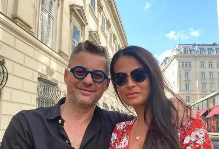 Ce rochie va purta Ioana Ginghină la cununia civilă, din toamnă: „Am văzut-o pe Adela Popescu la nunta lui Smiley și mi-a plăcut. Ar merge și la mine, dar pe alb”