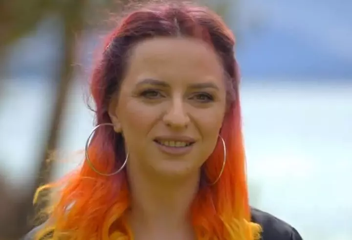 Motivul pentru care Raluca Bădulescu poartă peruci: „Mă vopsesc de la 14 ani, pun extensii de când au apărut și…”. Ce crede despre stilul vestimentar al Antoniei și al Deliei / EXCLUSIV