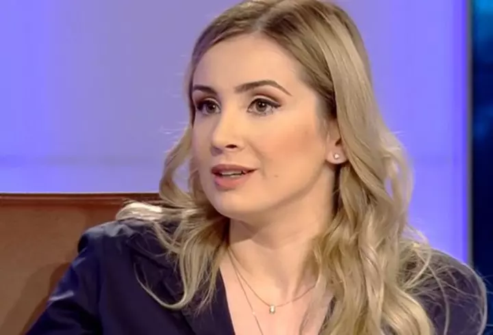 Ce rochie va purta Ioana Ginghină la cununia civilă, din toamnă: „Am văzut-o pe Adela Popescu la nunta lui Smiley și mi-a plăcut. Ar merge și la mine, dar pe alb”