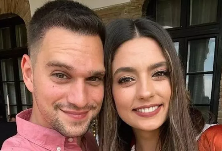 Ce cadouri a primit George Rotaru, cântărețul lui Ceaușescu, de ziua lui. Natalia Duminică de la Survivor i-a dansat din buric / EXCLUSIV