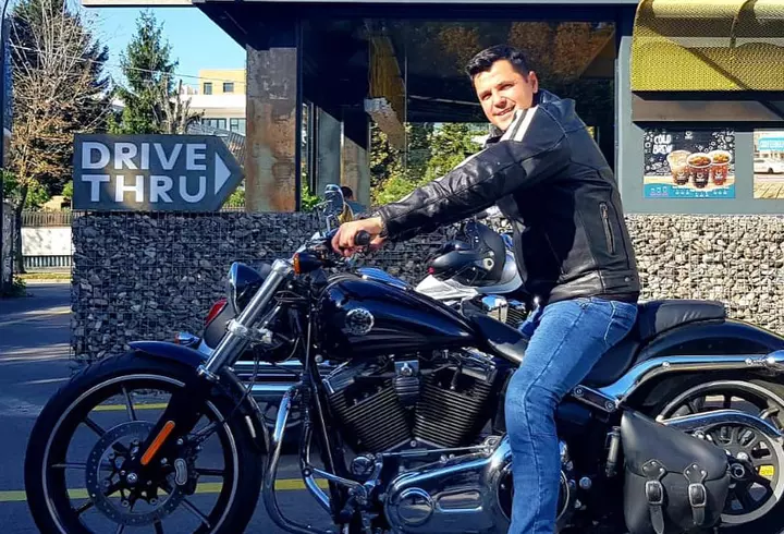 Cum este Radu Vâlcan ca tată, pentru cei 3 băieți ai săi și ai Adelei Popescu: „Categoric sunt mai autoritar. Eu ocup funcţia de polițist rău, dar…” / EXCLUSIV