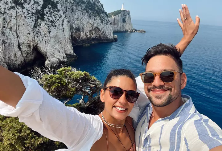 Ashley Graham, mai sexy ca niciodată în rochie mini, la un an și jumătate de când a devenit mamă de gemeni. Modelul XXL are 1.75 m și 90 kg
