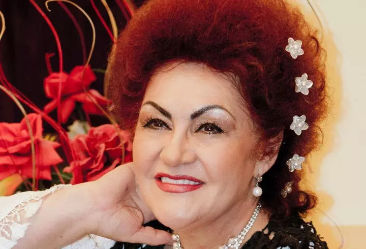 Roxana Nemeș și Călin Hagima și-au botezat gemenii, Ania și Zain, în secret. Imagini de la petrecere: decor de lux cu sute de trandafiri și lumânări, ținute spectaculoase și meniu de cinci stele