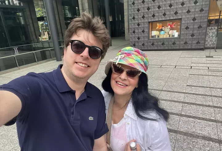 Dinu Maxer și iubita lui, Magdalena Chihaia, prima apariție la un eveniment monden. S-au afișat în ipostaze apropiate, de cuplu, la VIVA! Party Influencers 2023