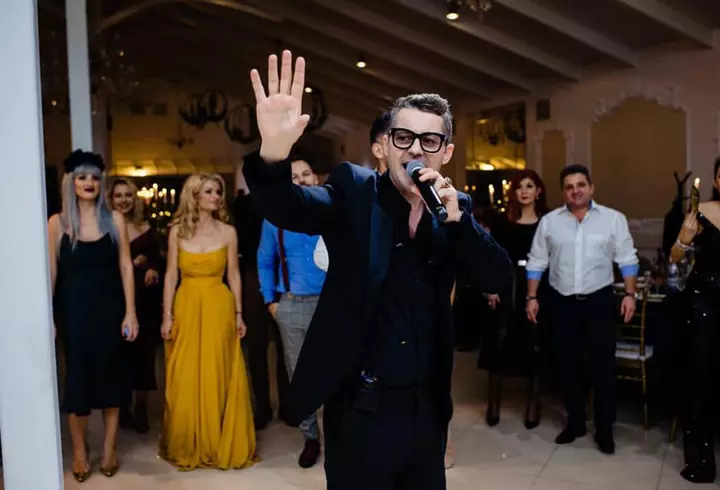 Leo de la Strehaia s-a fotografiat cu un morman de bani după ce a ieșit de la închisoare: "Vă pup! Am venit de la pușcărie"