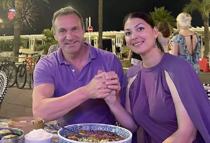 Leo de la Strehaia s-a fotografiat cu un morman de bani după ce a ieșit de la închisoare: "Vă pup! Am venit de la pușcărie"