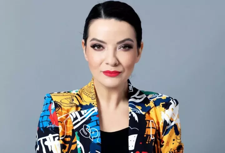 Iuliana Tudor, cu ochii în lacrimi, la lansarea cărții ei. Mama prezentatoarei tv a venit în scaunul cu rotile ca să-i fie alături: " Mama a dus o permanentă luptă. Îți mulțumesc..."
