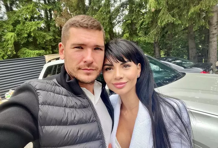 „O întreb dacă e copilul meu și îmi spune că da. Ia-ți copilul de unde nu-i”. Ema Oprișan de la Insula Iubirii s-a trezit că i-a fost adus alt bebeluș, la maternitate, iar asistentele nu și-au dat seama