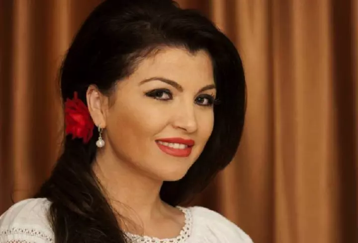 Cine este Ioana Dehelean de la Chefi la Cuțite. A renunțat la două facultăți pentru a se dedica cofetăriei: "E foarte important să îți placă ceea ce faci și să îți iubești meseria"