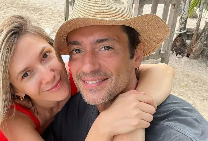 Cum arată fiicele lui Pavel Bartoș. Actorul s-a fotografiat în mijlocul familiei, după operația de menisc: „Mă recuperez total și inevitabil”