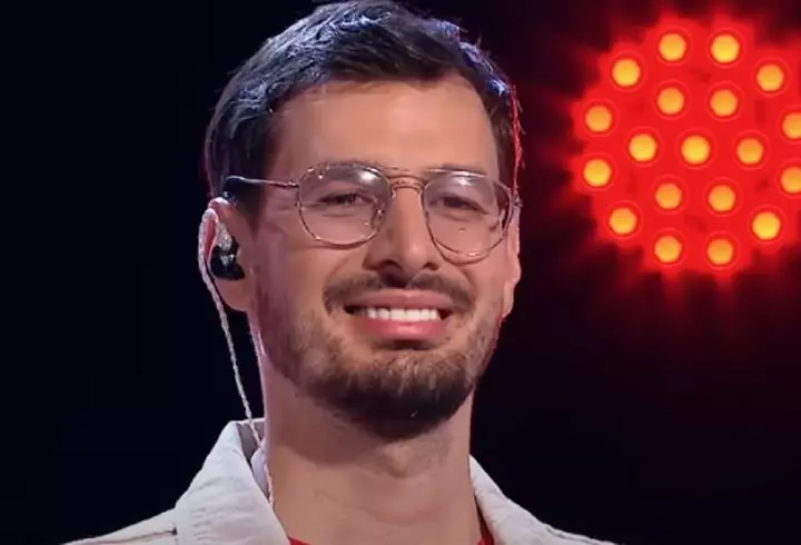 Cum se înțelege fiul cel mare al lui Dan Bitmann cu tatăl său: „Normal că atunci când cineva nu e prezent, te poți supăra, dar...”. Alex are 24 de ani și s-a lansat în muzică