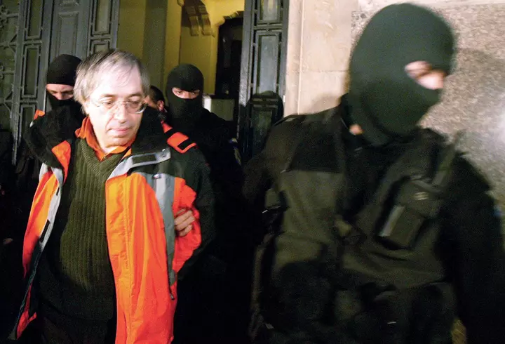 Tragedie în Harghita, după ce un zid s-a prăbușit la internatul Liceului Tamasi Aron, din Odorheiu Secuiesc: un băiat de 17 ani a murit, iar o fată este în stare gravă. Klaus Iohannis cere anchetă