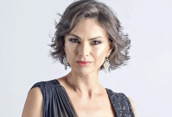 Anamaria Prodan, atac la Reghe după ce a jucat rolul unei văduve, în clipul lui Theo Rose, "Soarele meu": "Este mort și îngropat. Cine se simte cu musca pe căciulă..."