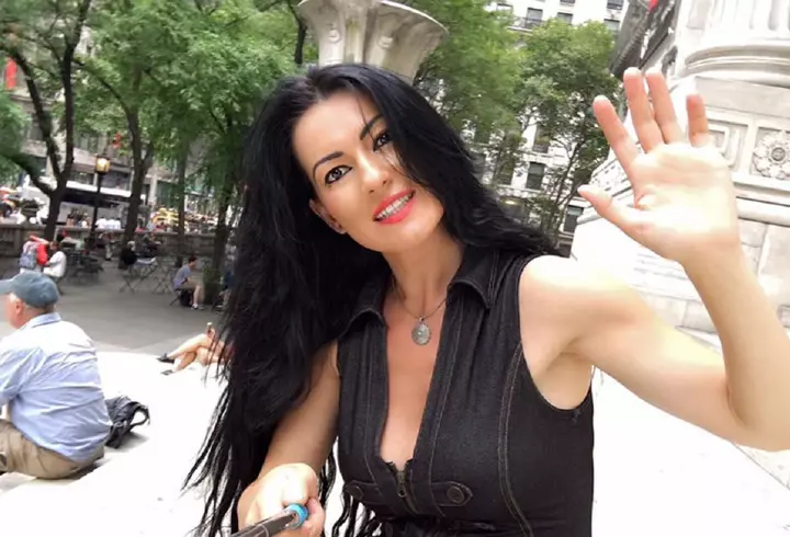 Anamaria Prodan a ascuns peretele plin cu fotografiile lui Laurențiu Reghecampf, după ce s-a aflat că are un nou iubit: „Un nou capitol. Nu știu ce am văzut la tine dar...”