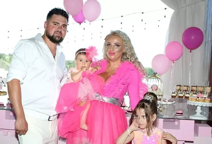 Ce mari au crescut fiicele Sânzianei Buruiană: "Nici nu-mi vine să cred cât de repede a trecut timpul!". La doar 10 ani, Izabela e model cu experiență, iar recent s-a lansat și în muzică
