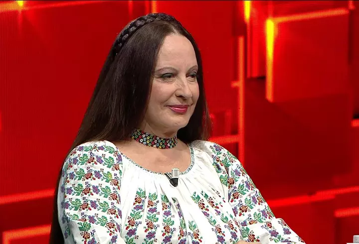 Cum arată fiicele lui Pavel Bartoș. Actorul s-a fotografiat în mijlocul familiei, după operația de menisc: „Mă recuperez total și inevitabil”