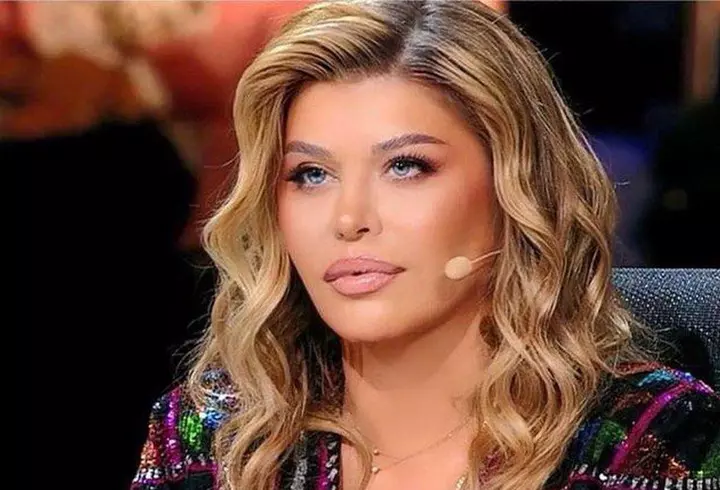 Loredana Groza, adevărul despre cât a câștigat din vânzarea celor 1,5 milioane de albume „Bună seara, iubite!”: „Salariul mamei mele de învățătoare”