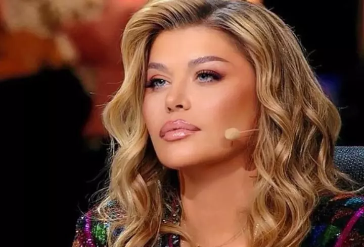 Loredana Groza, adevărul despre cât a câștigat din vânzarea celor 1,5 milioane de albume „Bună seara, iubite!”: „Salariul mamei mele de învățătoare”