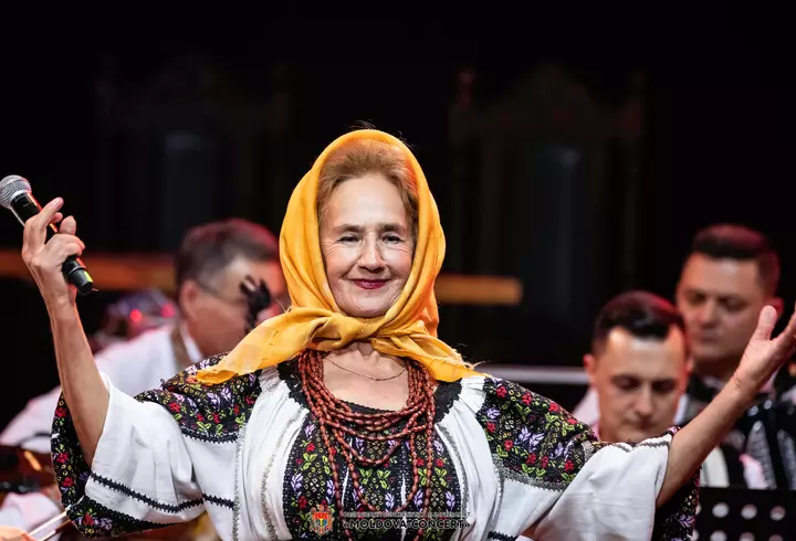 Andreea Ibacka a încercat să dea cu mașina peste Cabral, după ce s-a scris că a adus acasă două blonde: „Fierbeam de nervi. Te omor cu mâna mea!”