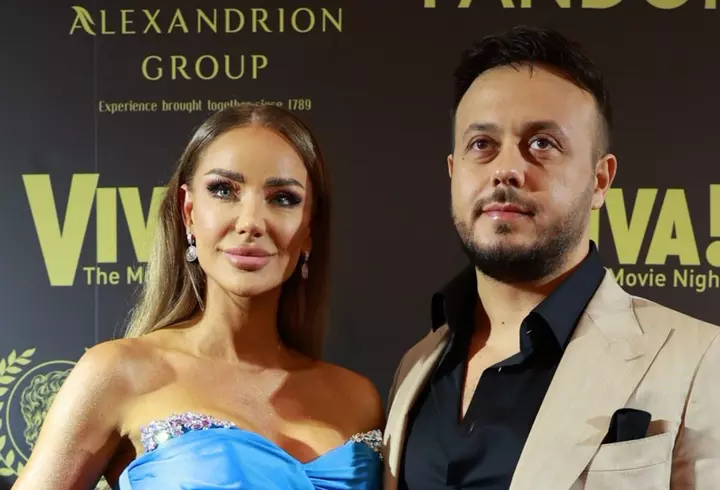 Bianca Drăgușanu, cu sânii la vedere într-o bluză transparentă și mulată. Vedeta a dezvăluit ultimele operații estetice pe care și le-a făcut