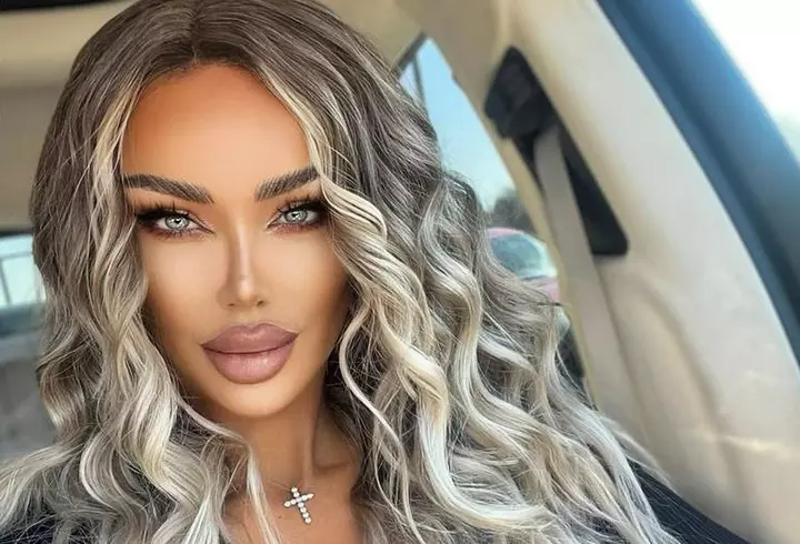 Bianca Drăgușanu, cu sânii la vedere într-o bluză transparentă și mulată. Vedeta a dezvăluit ultimele operații estetice pe care și le-a făcut
