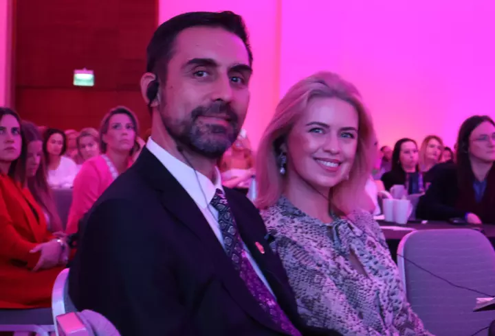 Cine este Șerban Ghenea, românul care colaborează cu Taylor Swift. A fost premiat la Grammy 2024 și a lucrat cu Beyonce, Shakira și Michael Jackson