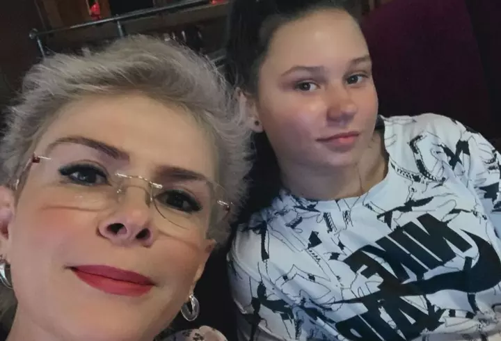 Secretele de frumusețe ale lui Teo Trandafir: "Parfumul meu preferat este mirul de trandafir. Mă învăluie și mă simt pregătită de orice subiect!". Ce regulă are când vine vorba despre machiaj