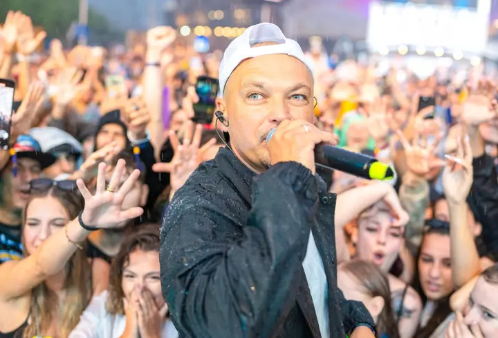 Câți bani cere pentru un concert Erika Isac, interpreta piesei Macarena. Tariful crește în funcție de cheltuielile pentru transport  