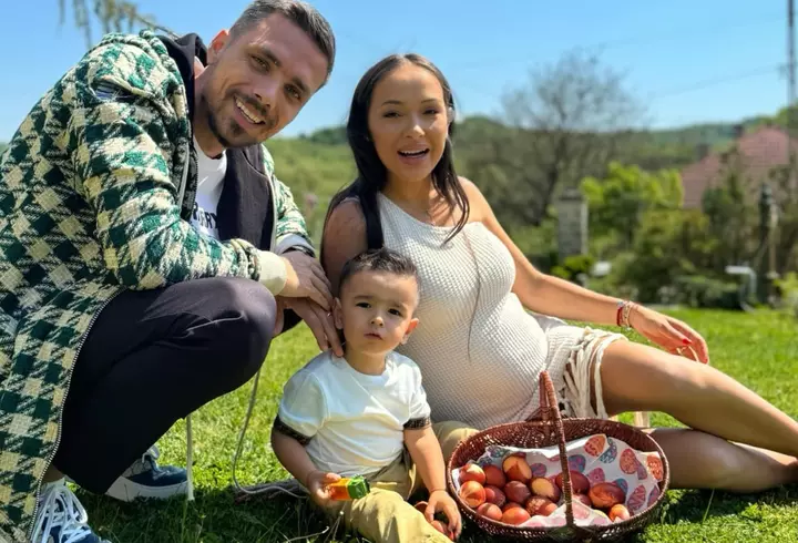 Vlăduța Lupău și Adi Rus au împlinit 5 ani de la căsătorie. De ce soțul artistei nu este lângă ea în această zi specială: „Ne-am jurat iubire. Demonstrează tot o iubire mare...”